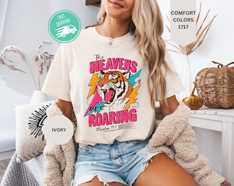 Camiseta "Los cielos rugen" con colores reconfortantes: camiseta cristiana con versículo bíblico