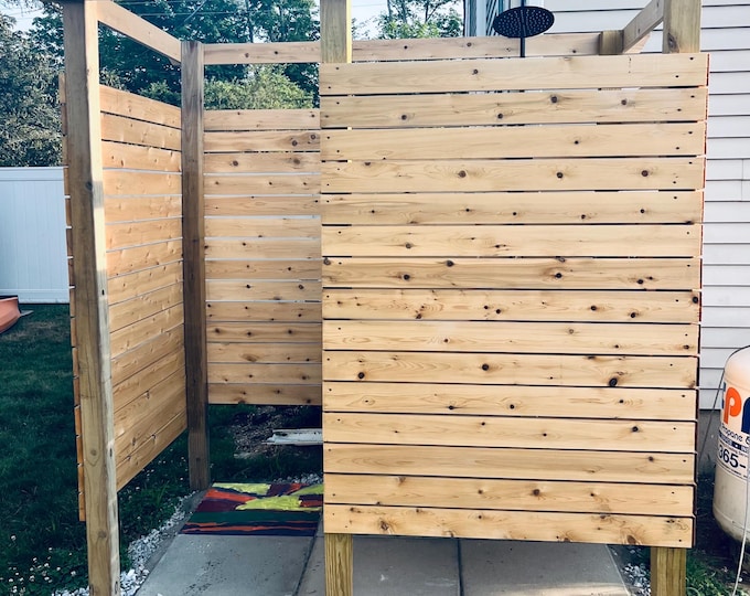 Visual Reference: Cedar 4 X 6 Off Grid Outdoor Shower House Building