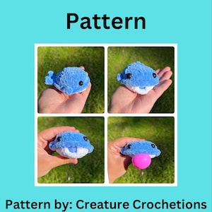 Puede incluir: Una pelota antiestrés de ballena de color azul hecha a crochet con la barriga blanca. La ballena está siendo sostenida en una mano. La imagen incluye el texto "Whale Stress Ball Pattern" y "Pattern by: Creature Crochetions Instagram: @creature_crochetions".