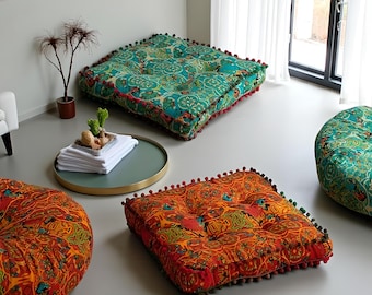 Cuscino da pavimento marocchino, cuscino in cotone e lino trapuntato, rifinitura con pompon