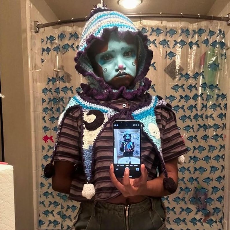 Mönster för clownkrage - Nybörjarvänlig virkad PDF-ritning för gycklarkrage med 6 flaggor, stjärnor, pompoms, bollar, dödskallar eller månar bild 4