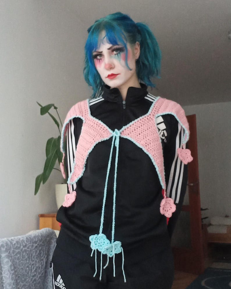 Mönster för clownkrage - Nybörjarvänlig virkad PDF-ritning för gycklarkrage med 6 flaggor, stjärnor, pompoms, bollar, dödskallar eller månar bild 6