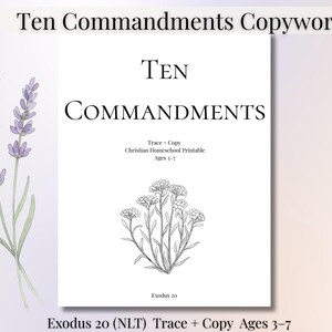 Puede incluir: Un imprimible blanco con el texto "Ten Commandments" en una fuente clásica. El diseño incluye una ilustración floral y el texto "Trace + Copy Christian Homeschool Printable Ages 3-7" y "Exodus 20". Ramas de lavanda en acuarela enmarcan el diseño.