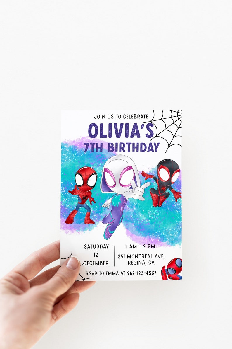 Puede incluir: Una invitaci&oacute;n colorida para una fiesta de cumplea&ntilde;os n&uacute;mero 7 con una imagen de dibujos animados de Spider-Man, Spider-Gwen y un Spider-Man negro y rojo. La invitaci&oacute;n incluye el texto "Join us to celebrate Olivia's 7th Birthday", "Saturday, December 12, 11 AM - 2 PM", "251 Montreal Ave, Regina, CA", y "RSVP to Emma at 987-123-4567".