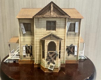 O Scale Haunted / Abandoned House w/Light Kit (KIT)