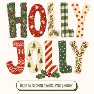 Puede incluir: El texto HOLLY JOLLY se muestra en letras decorativas con varios patrones festivos que incluyen ramas de pino, bayas rojas, copos de nieve, cuadros verdes, rayas rojas y &aacute;rboles de Navidad. Una ramita de acebo se encuentra debajo del texto.