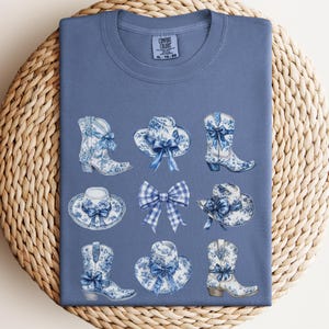 Coquette Cowgirl Shirt, Toile de Jouy Bow Tshirt, Trending Tee, Coquette Bow Shirt, Blue Bow Tshirt, Western Chic Style, Cute Country Outfit