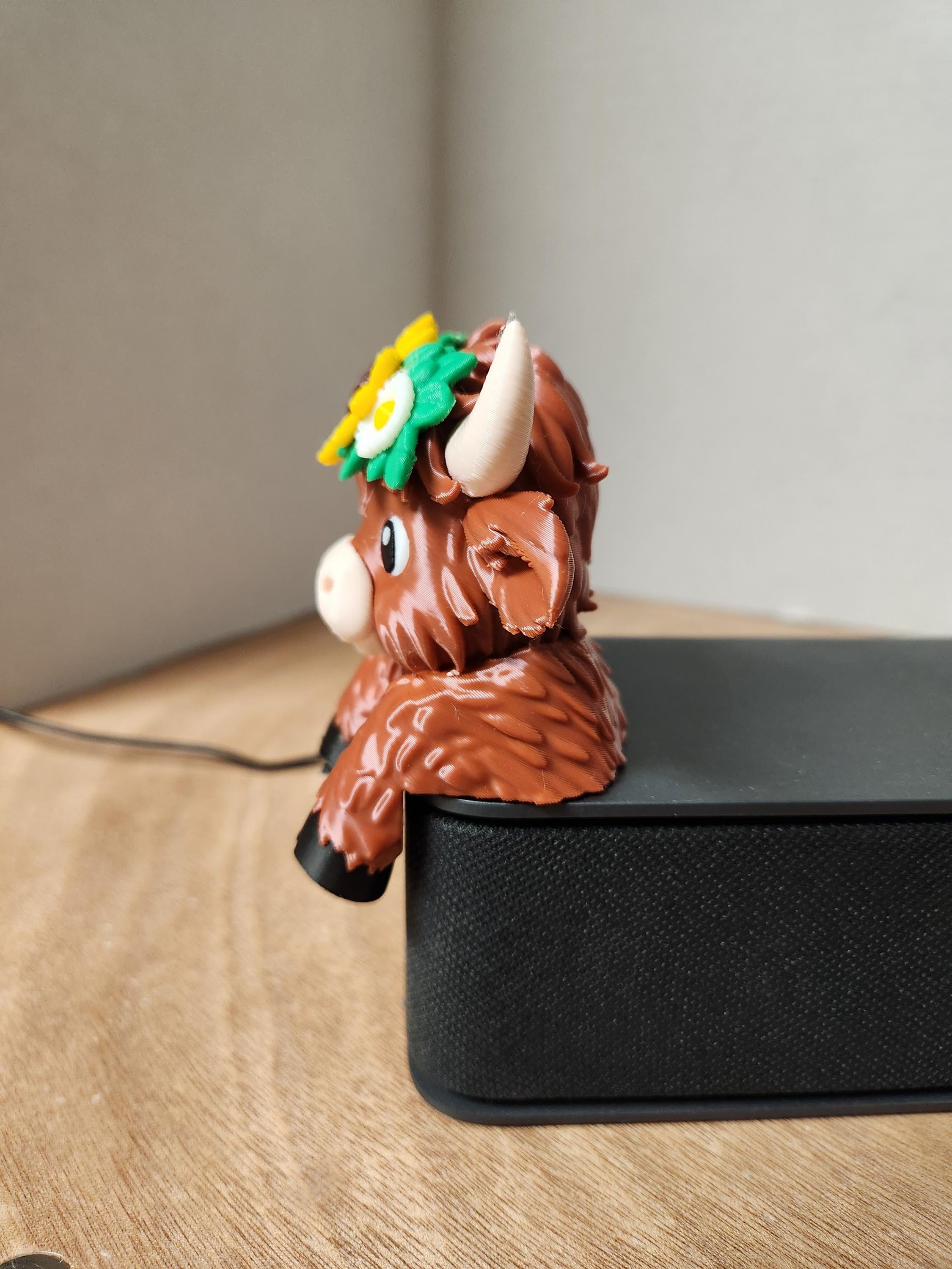 Cute Highland Cow Monitor Buddy Desk Decor – Farm Cow Screen Companion ...