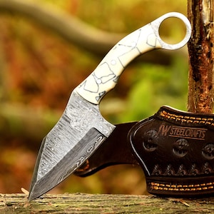 Handmade Damascus Steel Hunting Knife: Personalized Full Tang, Leather Sheath