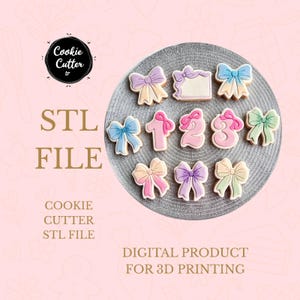Puede incluir: Una colección de galletas con forma de lazo y número, en colores pastel, dispuestas sobre un plato gris. Las galletas están decoradas con glaseado. El texto de la imagen dice "STL FILE" y "DIGITAL PRODUCT FOR 3D PRINTING".