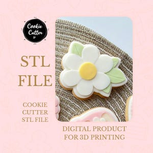 Pode incluir: Um biscoito em forma de margarida com pétalas brancas, centro amarelo e folhas verdes. A imagem inclui o texto "STL FILE" e "DIGITAL PRODUCT FOR 3D PRINTING". O logotipo "Cookie Cutter tr" também é visível.