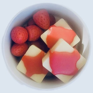 Strawberry Cheesecake Soy Wax Melts/Strong Scent/Handmade Strawberry Candle Tin/Realistic Fake Food/Bakery Scent/Faux Food Shaped Wax Melts