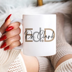 Personalisierte Ed.D Abschluss-Tasse: Geschenk für einen Doktor der Erziehung