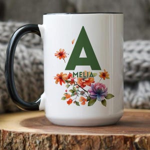Caneca com nome inicial, caneca com nome personalizado, caneca de café, presente personalizado, presente de aniversário, presente de Natal, presente de feriado, caneca para mãe com flores