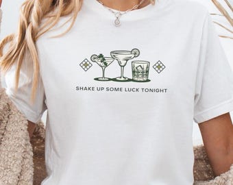 St Patrick's Day Shirt Womens Baby Tee Leprechaun Martini Cocktail Vintage Illustration St. Patty's Day Baby Tee Vintage Aesthetic Funny Tee