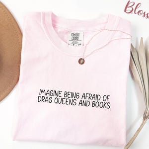 Chemise Comfort Colors Drag Queens & Books : T-shirt LGBTQ Pride