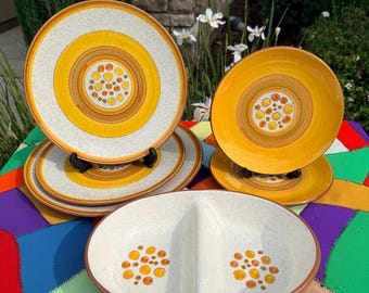 Vintage Stangl Pottery dinner set in Sun Pebbles pattern made in the 70’s