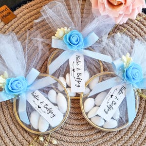 Bomboniere personalizzate con mandorle per gli ospiti, una tradizione italiana per le nozze Bomboniere con cinque confetti alle mandorle, regalo di caramelle alle mandorle per le nozze