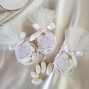 Bomboniere personalizzate con mandorle per gli ospiti, una tradizione italiana per le nozze Bomboniere con cinque confetti alle mandorle, regalo di caramelle alle mandorle per le nozze