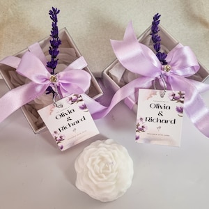 Velas de peonía personalizadas para invitados, regalos de boda de color lila, regalos de boda con velas, regalos de despedida de soltera, regalos de velas a granel