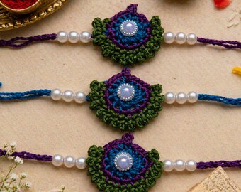 手作りのラキ3点セット | インドの兄弟への贈り物 | 孔雀デザインのラクシャ・バンダン・ラキ |