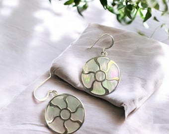 Radiant Sunburst Mother of Pearl Earrings – Silver Detailing for Timeless Elegance, Silver Jewelry, Pearl Inlay