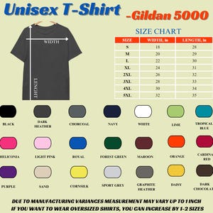 Puede incluir: Una tabla de tallas para camiseta unisex Gildan 5000 que muestra medidas de ancho y largo en pulgadas para tallas de S a 5XL. Debajo de la tabla, una paleta de veinti&uacute;n colores de tela disponibles incluye negro, blanco, lima y varios azules.