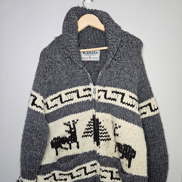 Tricot KANATA VINTAGE surdimensionné / reindeer and christmas tree / fir tree / pure laine vierge  / 1970 1980 / made in Canada