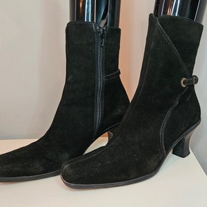 VINTAGE "LA CANNADIENNE" Y2K ankle-high boots / black suede / size 7