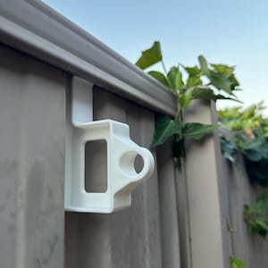 Zaunseitenhaken | No-Drill Outdoor Zaunaufhänger | Garten-, Schlauch- oder Kabelhalter