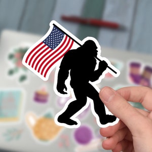 Bigüße amerikanische Flagge Aufkleber,Patrio Bigüße, amerikanischer Yeti, Sasquatch, USA-Flagge, Kiss-Cut, Vinyl, Aufkleber für Laptop und Auto.