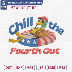 Puede incluir: Archivo de máquina de bordar con un pato en un flotador patriótico, con gafas de sol y una gorra roja, sosteniendo un cóctel. El diseño incluye el texto "Chill the Fourth Out" y está disponible en tamaños de 10.16cm a 20.32cm.