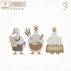 Könnte beinhalten: Stickdesign mit drei Gänsen in Schürzen, die sich jeweils beim Backen betätigen. Eine Gans hält ein Glas, eine andere mischt Zutaten und die dritte formt Teig. Erhältlich in 5 Größen, von 10 cm bis 20 cm.