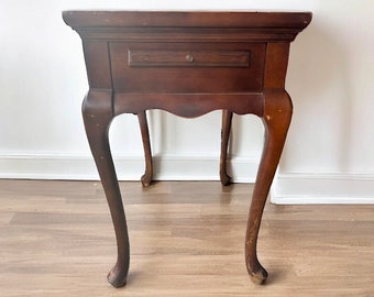 Vintage Queen Anne Tea Table | Hammary Furniture | Solid Mahogany Beautiful Scalloped Details