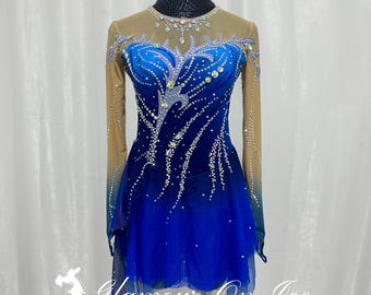 Donkerblauwe kristallen kunstschaatsjurk: aangepaste wedstrijdoutfit