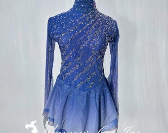 Robe de patinage artistique bleue : Déguisement de patineur sur glace de compétition personnalisé