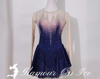 Marinebeige ombre kunstschaatsjurk met lange mouwen en opengewerkte achterkant