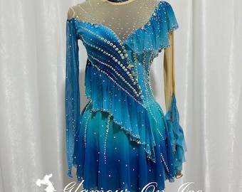 Robe de patinage artistique bleue : Déguisement de patineur sur glace de compétition personnalisé