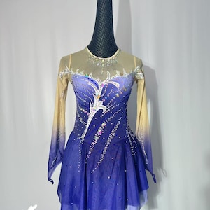 Lila Eiskunstlaufkleid: Eiskunstlaufkostüm nach Maß