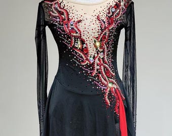 Vestido de patinaje artístico negro y rojo: traje de competición personalizado