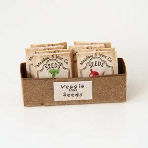 Miniaturowe saszetki nasion – zestaw 8 sztuk (skala 1:12)