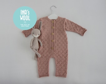 Mono merino rosa hecho a mano, lana merino extra suave, tamaño de 1-3 meses, traje rosa recién nacido, ropa de bebé sostenible, se puede hacer a pedido