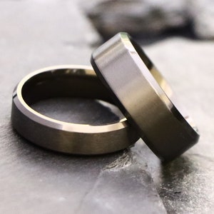 Black Zirconium Ring, Men&#39;s Wedding Band, Men&#39;s Engagement Ring, Black Couple Ring, 6mm 8mm Band Men Wedding Ring, Engraved Anniversary Band
