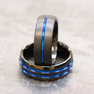 Blue Tungsten Unisex Wedding Band, Thin Blue Line Rings, Law Enforcement Black Grooved Men&#39;s Women&#39;s Custom Laser Engraved Anniversary Rings