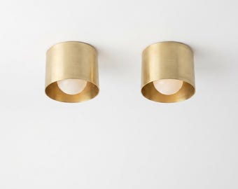 Handgjord taklampa i mässing i 50-talsmodern stil | Antik patina, infälld spotlight i lamell