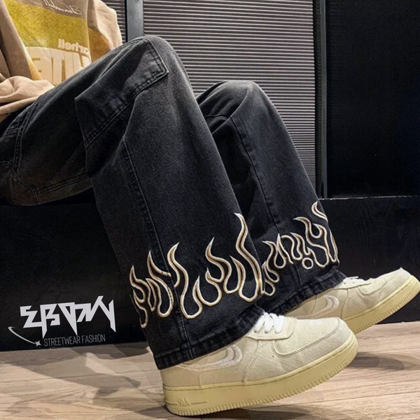 Ebony Streetwear Flamme Hose Schwarz Feuer Design Streetwear Baggy Jeans Geschenk Idee Unisex Schwarz Y2K Hose - Begrenztes Angebot und Lager!!!