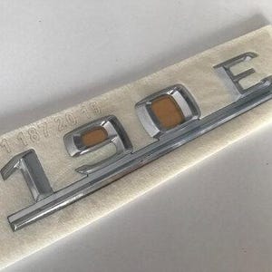 Boot Lid Lettering ‘190E’ – Chrome – Compatible with Classic W201 Tailgate – OEM Ref. A2018172015 – NEW