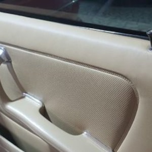 Deurpaneelset (4 stuks) – past op Mercedes W123 sedan – voor en achter – 6 kleuropties – NIEUW