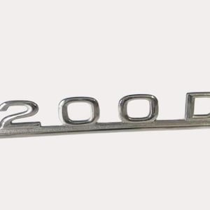 200D Luggage Compartment Emblem – Fits Mercedes W115 & W123 Sedan – Nameplate Lettering – NEW
