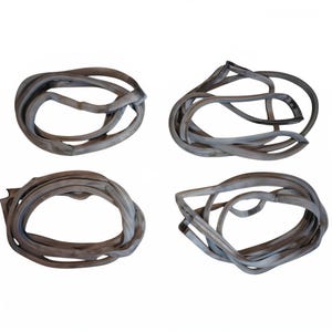 Türdichtungen Gummi-Set (4 Stück) - Passend für Mercedes W108 S & SE - Komplettes Set - NEU